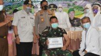 Dandim 0403/OKU Jadi Orang Pertama yang Disuntik Vaksin COVID-19