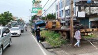 Tak Kunjung Dievakuasi, Dua Kendaraan Besar ini Dianggap Tutupi Tempat Usaha dan Ganggu Aktifitas Warga