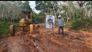 PUPR Terus Bekerja, Kali ini Perbaiki Jalan di Plakat Tinggi