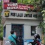 Kondisi Pos Polisi Lalu Lintas (Polantas) 412 usai dilempar bom molotov oleh orang tak dikenal (Dede Febryansyah / Mattanews.co)