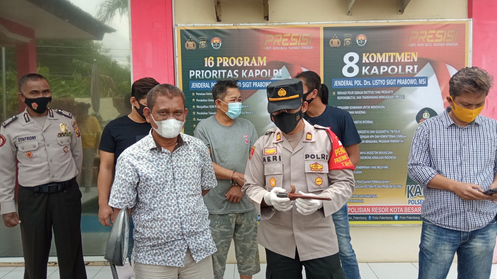MH saat diamankan tim Mapolsek Kemuning Palembang saat kepergok mencuri sepeda motor (Dede Febriansyah / Mattanews.co)
