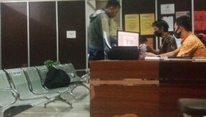 Pergoki Isteri Sedang Bersama Pria Lain Dalam Kamar Kost, Suami Laporkan Keduanya