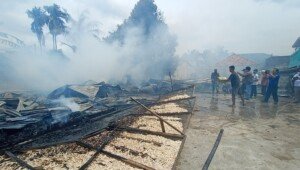 Diduga Lalai, Pabrik Kerupuk di Dwikora Palembang Hangus Terbakar