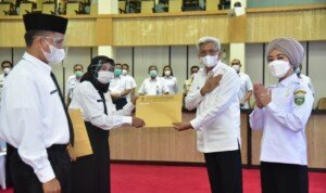 Serahkan SK P3K, Wagub MY: Jangan Cepat-cepat Minta Pindah Tugas