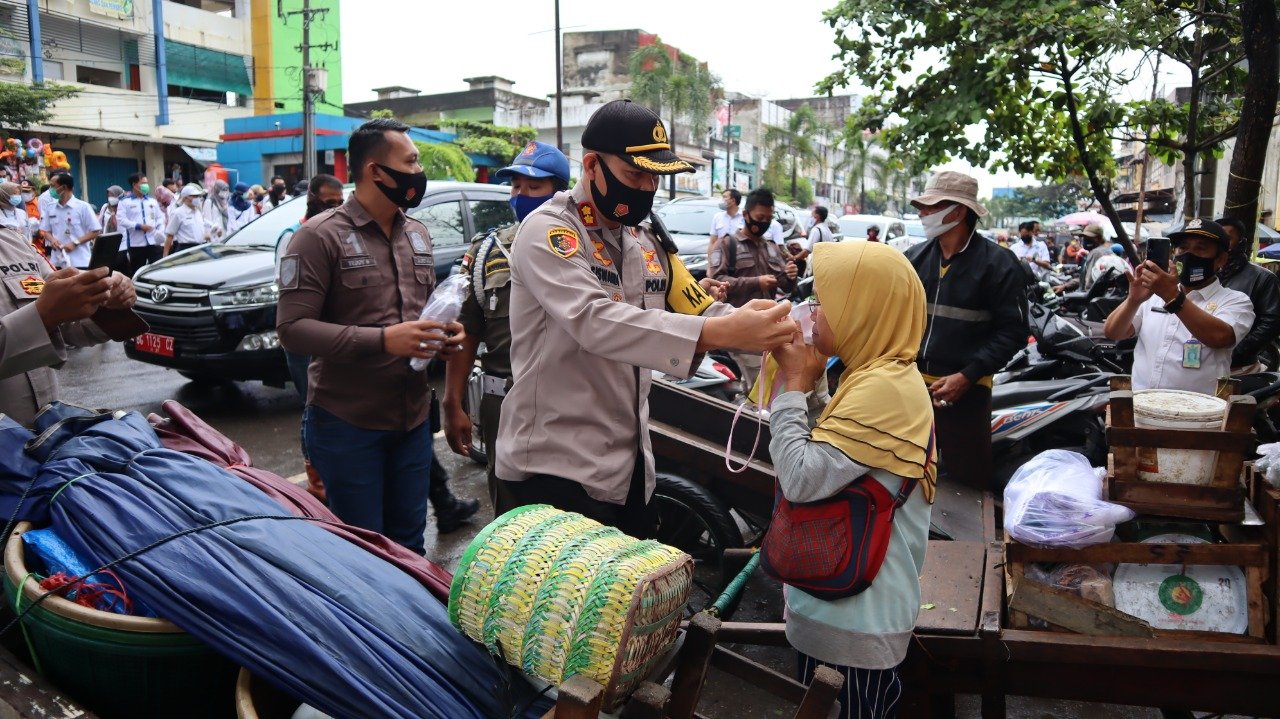 Walikota (Wako) Prabumulih ir H Ridho Yahya MM yang didampingi oleh Kapolres Prabumulih AKBP Siswandi SIK SH MH, beserta unsur Muspida lainnya,serentak dilakukan dibeberapa titik yang telah ditentukan, Rabu (3/2/2021) pagi.