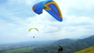 Dibalik Kisah Desa Mati Sidamukti Majalengka, Terdapat Pesona Wisata Ekstrim Paralayang