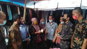 Diskoperindag Tanah Datar Kenalkan e-Retribusi ke Pedagang Pasar Batusangkar