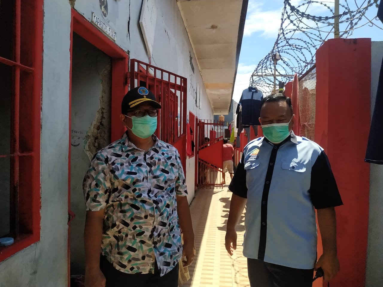 Kepala BNNP Sulbar juga memberikan bantuan Obat- Obatan dan Multivitamin yang diserahkan langsung kepada Kepala Rutan Mamuju