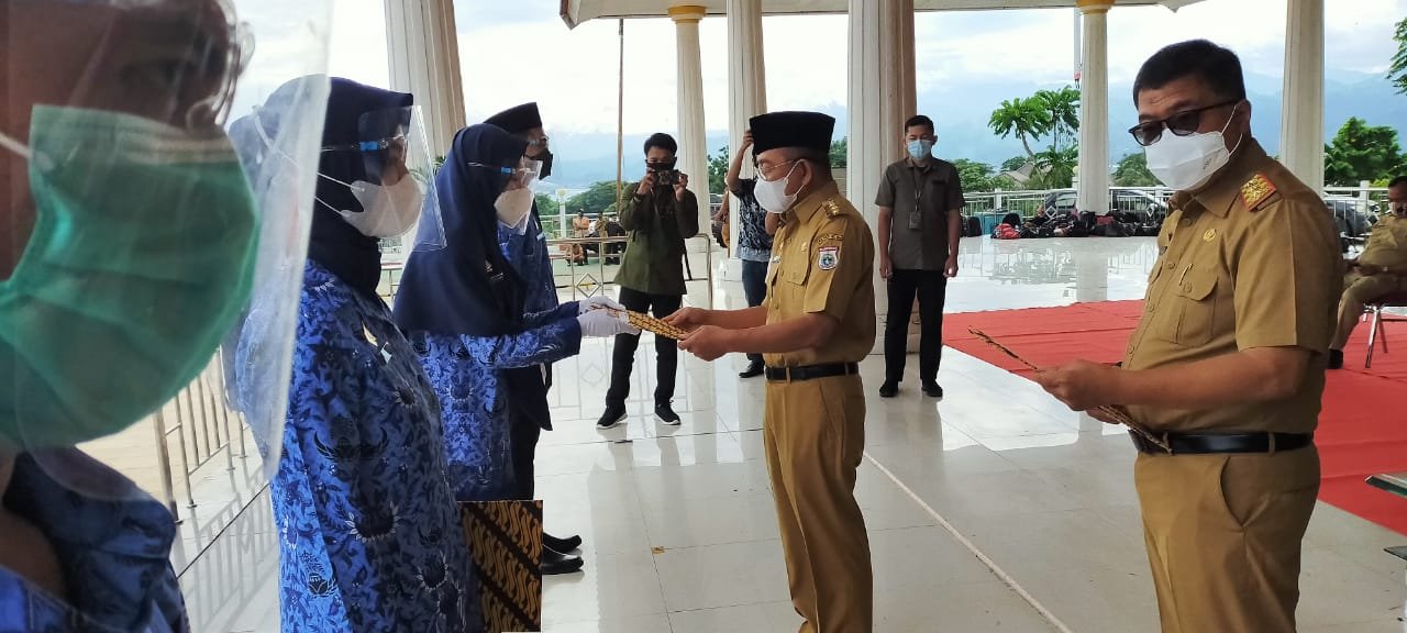 Penyerahan SK ASN ratusan ASN di Sulbar.