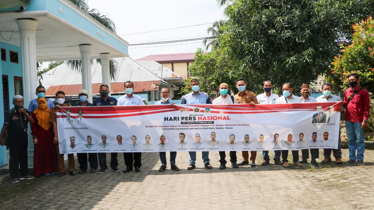 Pengurus PWI Tebing Tinggi saat memperingati HPN 2021 secara virtual (Dok. Humas Diskominfo Tebing Tinggi/ Mattanews.co)