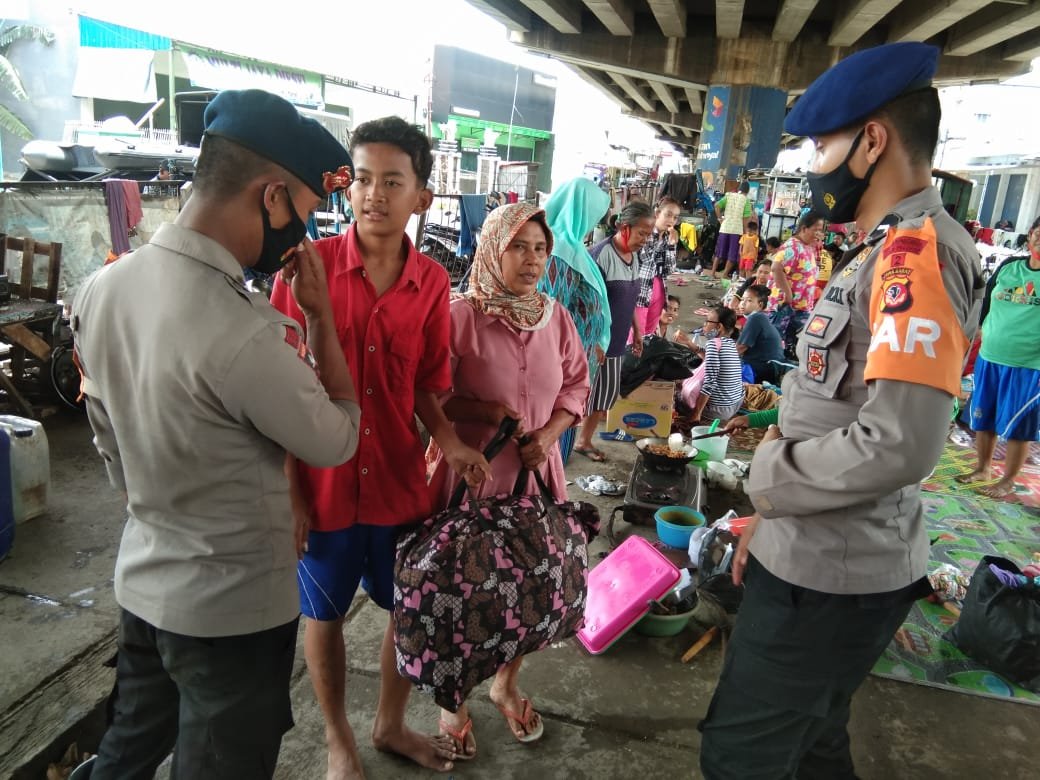 Bantuan untuk korban banjir Pamanukan, Jabar.