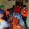 Personil SAR Brimob Polda Jabar Bantu Evakuasi Korban Meninggal Akibat Bencana Banjir Pamanukan