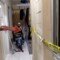 Petugas kepolisian memasang police line di depan pintu kamar mahasiswi yang ditemukan meninggal dunia (Reza) Fajri / Mattanews.co