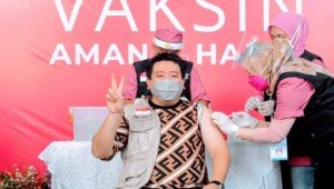 Vaksinasi Covid-19 Dosis Kedua di Karawang Berjalan Lancar