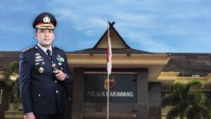 Kapolres Karawang Terima Penghargaan Pelayanan Publik Kategori Pelayanan Prima