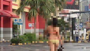 Viral!, Video Aksi Wanita Pakai Celan4 D@lam dan Br@ di Depan Mall Tasikmalaya