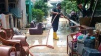Banjir di Karawang Berangsur Surut