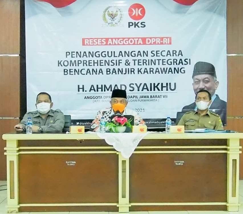 Pelaksana harian (Plh) Bupati Karawang, Drs. H. Acep Jamhuri M.Si., menghadiri reses anggota DPR-RI Fraksi PKS, H. Ahmad Syaikhu di Kantor Badan Perencanaan Pembangunan Daerah (Bappeda) Karawang, Senin (22/02/2021).