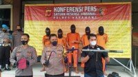 Satreskrim Polres Karawang Ringkus 5 Orang Spesialis Pembobol Minimarket