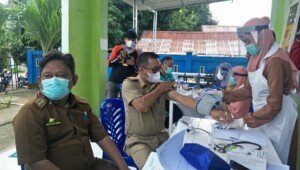 Kadis Kominfopers Sulbar Pejabat Pertama Divaksin Covid-19