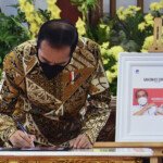 Presiden Luncurkan Program Konektivitas Digital 2021 dan Prangko Seri Gerakan Vaksinasi Nasional Covid-19
