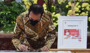 Presiden Luncurkan Program Konektivitas Digital 2021 dan Prangko Seri Gerakan Vaksinasi Nasional Covid-19