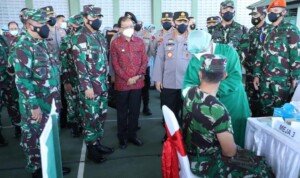 Panglima TNI dan Kapolri Tegaskan Sinergitas Vaksinasi Covid-19 di Bali