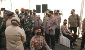 Panglima TNI dan Kapolri Tinjau Langsung Pelaksanaan Vaksinasi Prajurit TNI-POLRI di Polda KEPRI