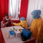 Ratusan Pedagang Pasar Cinde Palembang Divaksin