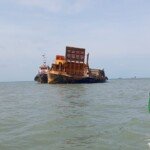 Tongkang Yonglat Lakukan Pelanggaran Buang Muatan Pasir Tanpa Izin