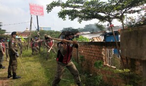Penertiban Bangunan Liar di Jakabaring Palembang Ricuh, Warga Tolak Digusur