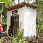 Pembangunan MCK Masuk Tahap Perapian Dinding