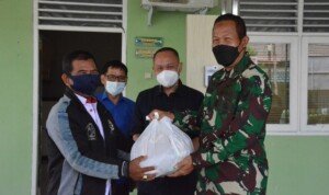 Danrem 044/Gapo Bagikan Sembako Kepada Sopir Angkot