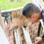 Mulai Pasang Kusen, Target Sasaran Pembuatan MCK Terus Dipercepat