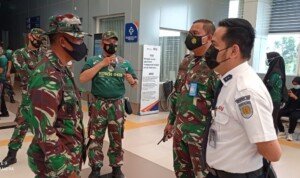 Kodim 0418 Temani Anak-Anak Kampung Jawi Dengan LRT