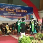 Cara Unik Mahasiswa IAIN Batusangkar Tanah Datar Diwisuda