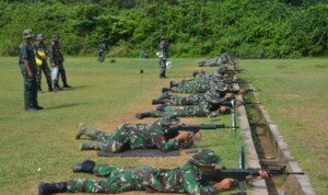 Tingkatkan Kemampuan, Prajurit Korem 044/Gapo Laksanakan Latihan Menembak