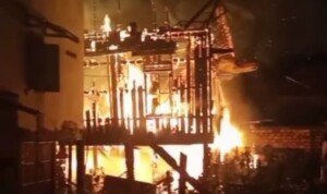 Si Jago Merah Hanguskan 1 Unit Rumah Panggung di Gandus Palembang