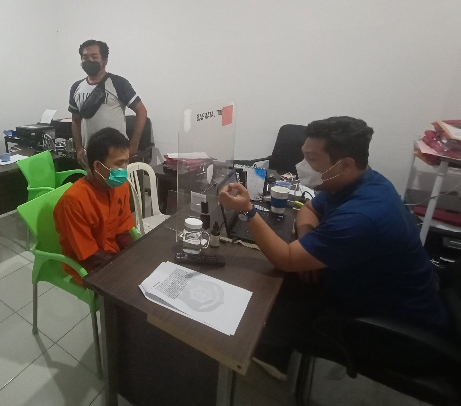 SP alias Apek saat diinterogasi di Jatanras Polda Sumsel usai membegal pasutri di Palembang (Dede Febryansyah / Mattanews.co)