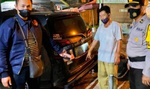 Kawanan Bandit Sikat Ban Mobil Serep