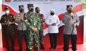 Panglima TNI dan Kapolri Tinjau Pelaksaanan Vaksinasi 2.101 Personel di Polda Jatim