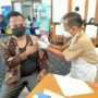 Perwakilan Bank Indonesia (BI) Sumatera Selatan (Sumsel) menggelar menggelar vaksinasi Covid-19, tahap pertama diikuti 236 karyawan yang tergabung dalam Badan Musyawarah Perbankan Sumsel (BMPS), di Jalan Jenderal Sudirman Kecamatan Ilir Timur I Palembang, Kamis (25/3/2021).