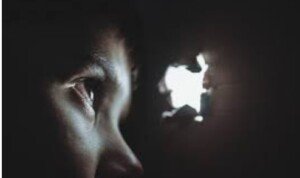 Rekam Tetangga Sedang Mandi, Karyawan RS Lapor Polisi