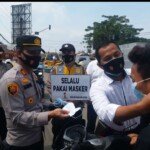 Polsek Kertapati Bagikan 300 Masker Gratis ke Warga