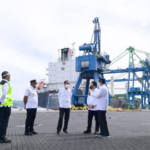 Presiden Jokowi Kunjungi Pelabuhan Yos Sudarso, Resmikan RSUP dr. J. Leimena, dan Tinjau Vaksinasi Massal dalam Kunker ke Provinsi Maluku