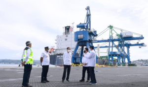 Presiden Jokowi Kunjungi Pelabuhan Yos Sudarso, Resmikan RSUP dr. J. Leimena, dan Tinjau Vaksinasi Massal dalam Kunker ke Provinsi Maluku