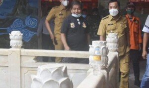 Wabup Karawang Kunjungi Kelenteng Sian Djin Kupoh Zhang yang Terdampak Banjir