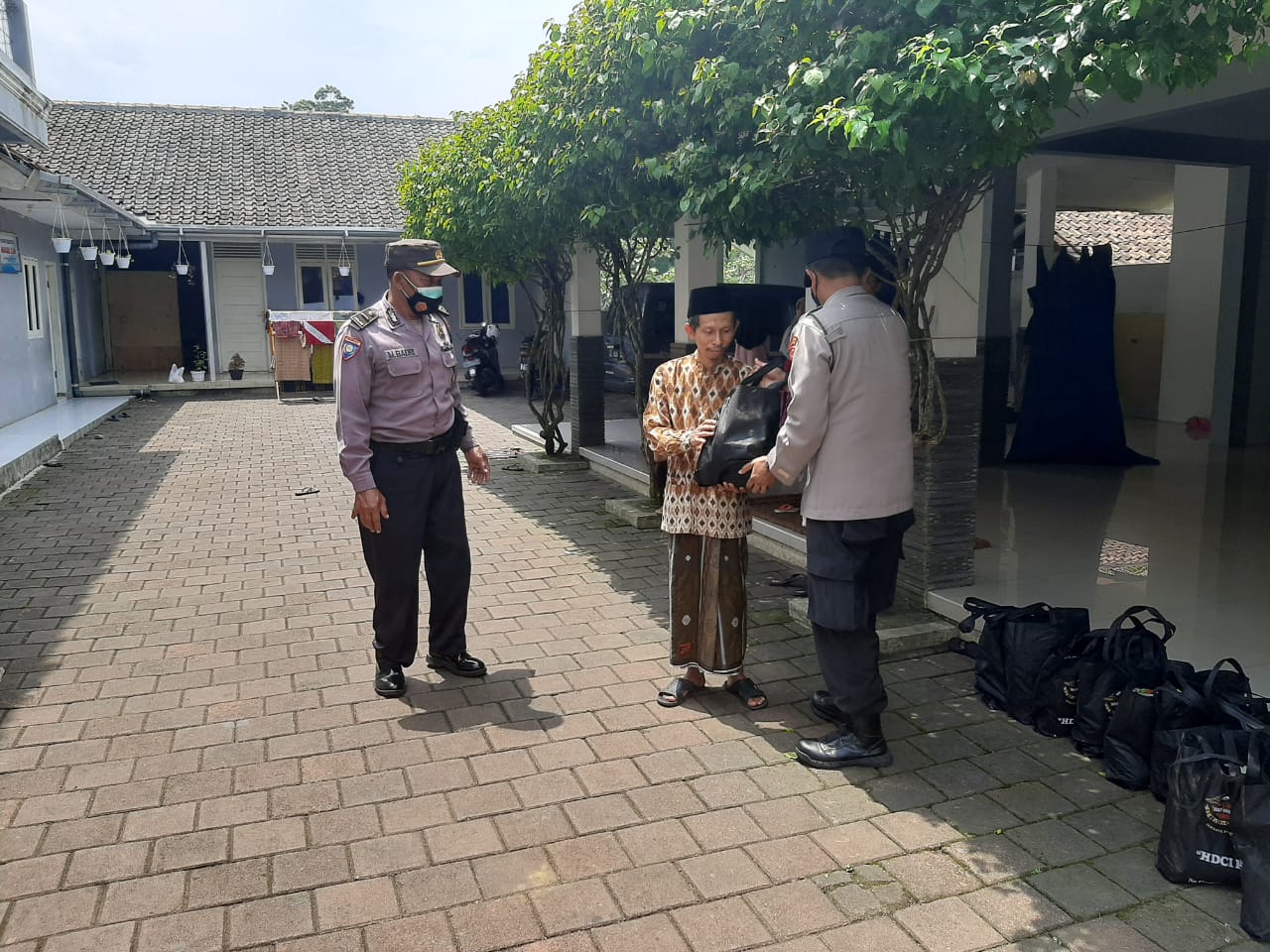 Bantuan selama pandemi Covid-19 dari Polres Ciamis.