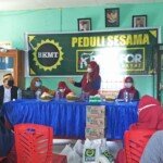 Pengurus Badan Kontak Majelis Taklim (BKMT) Sulbar, menyambangi warga terdampak gempa bumi di Desa Tapandullu, Kecamatan Simboro, Mamuju, Rabu (3/3/ 2021).