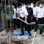 Wawako Medan Aulia Rachmat saat melakukan peletakan batu pertama rehab Masjid Taqwa di Medan Sumut (Dok. Humas Pemkot Medan / Mattanews.co)